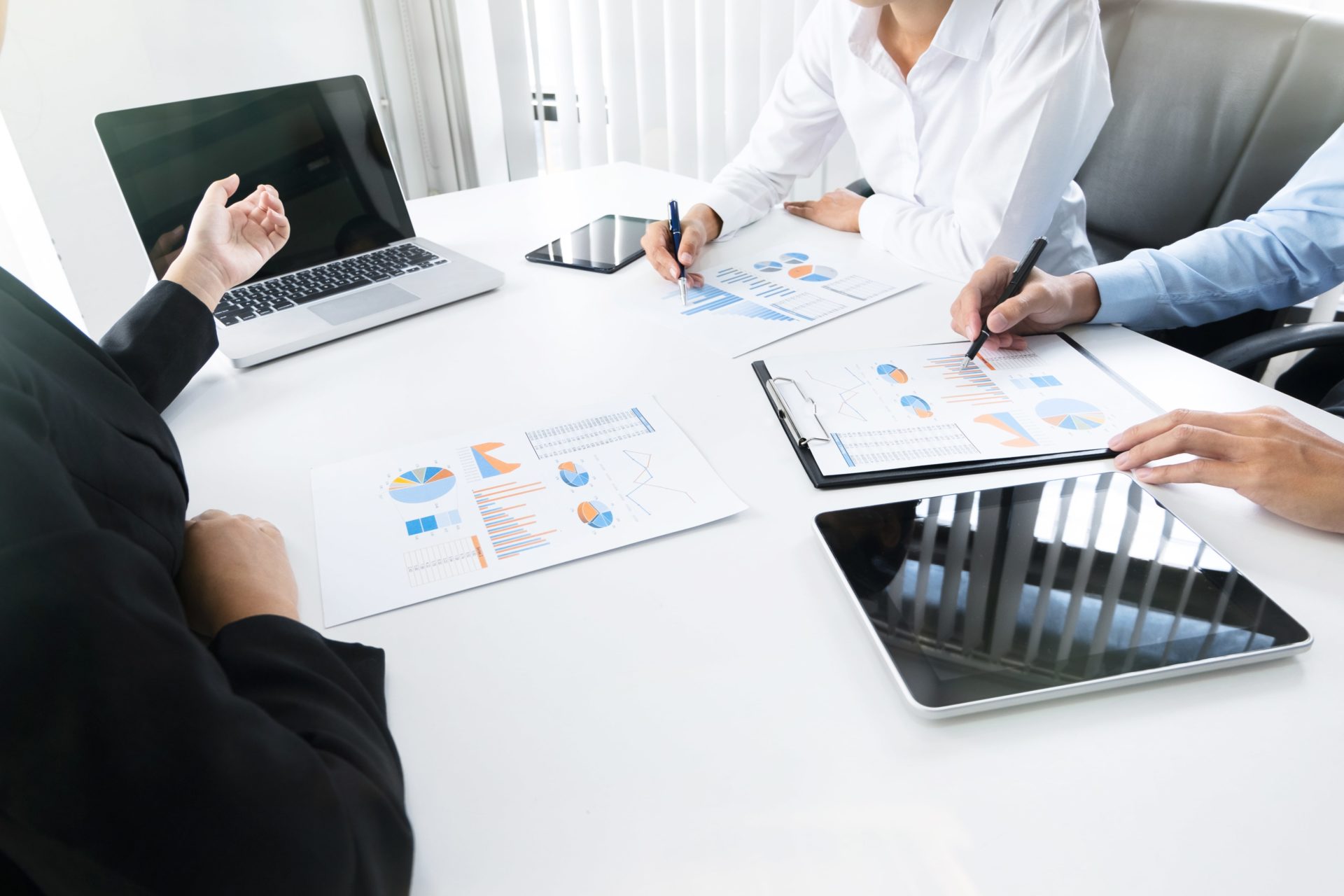 Maliyyə və Konsaltinq Xidmətləri